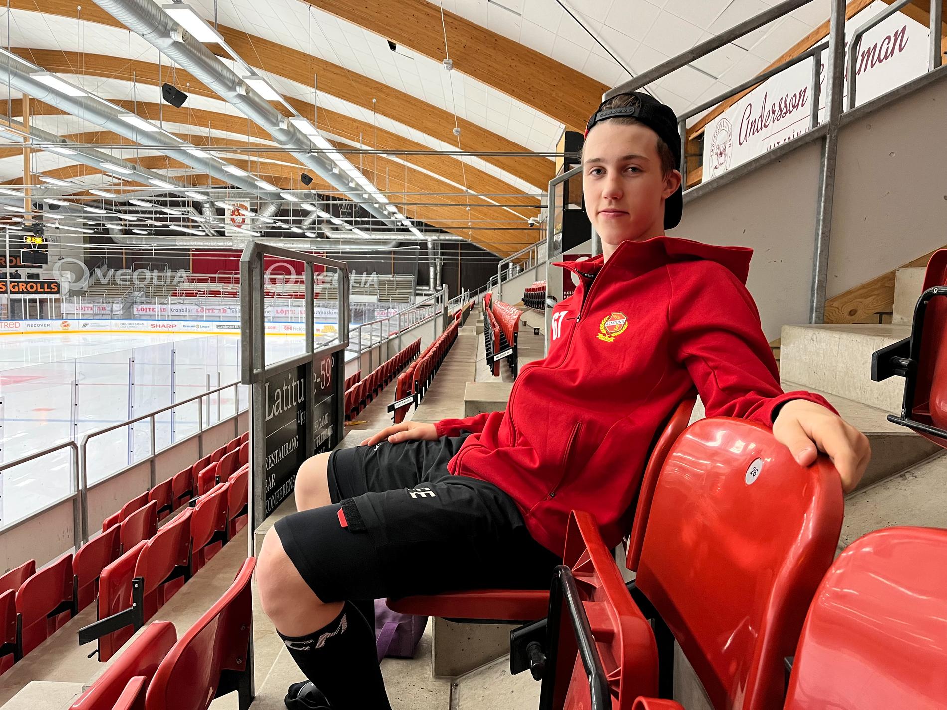 Filip Ekberg har spelat tre matcher i hockeyallsvenskan den här säsongen.