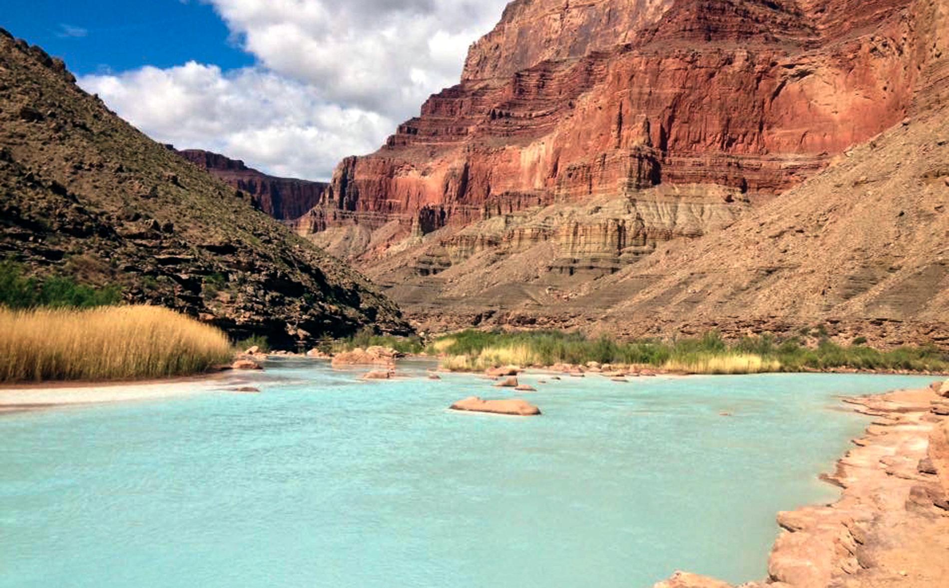 Coloradofloden kan ge svettiga Grand Canyon-turister svalka. Arkivbild.