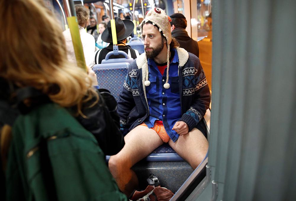 No pants subway ride på tunnelbanan i Israel