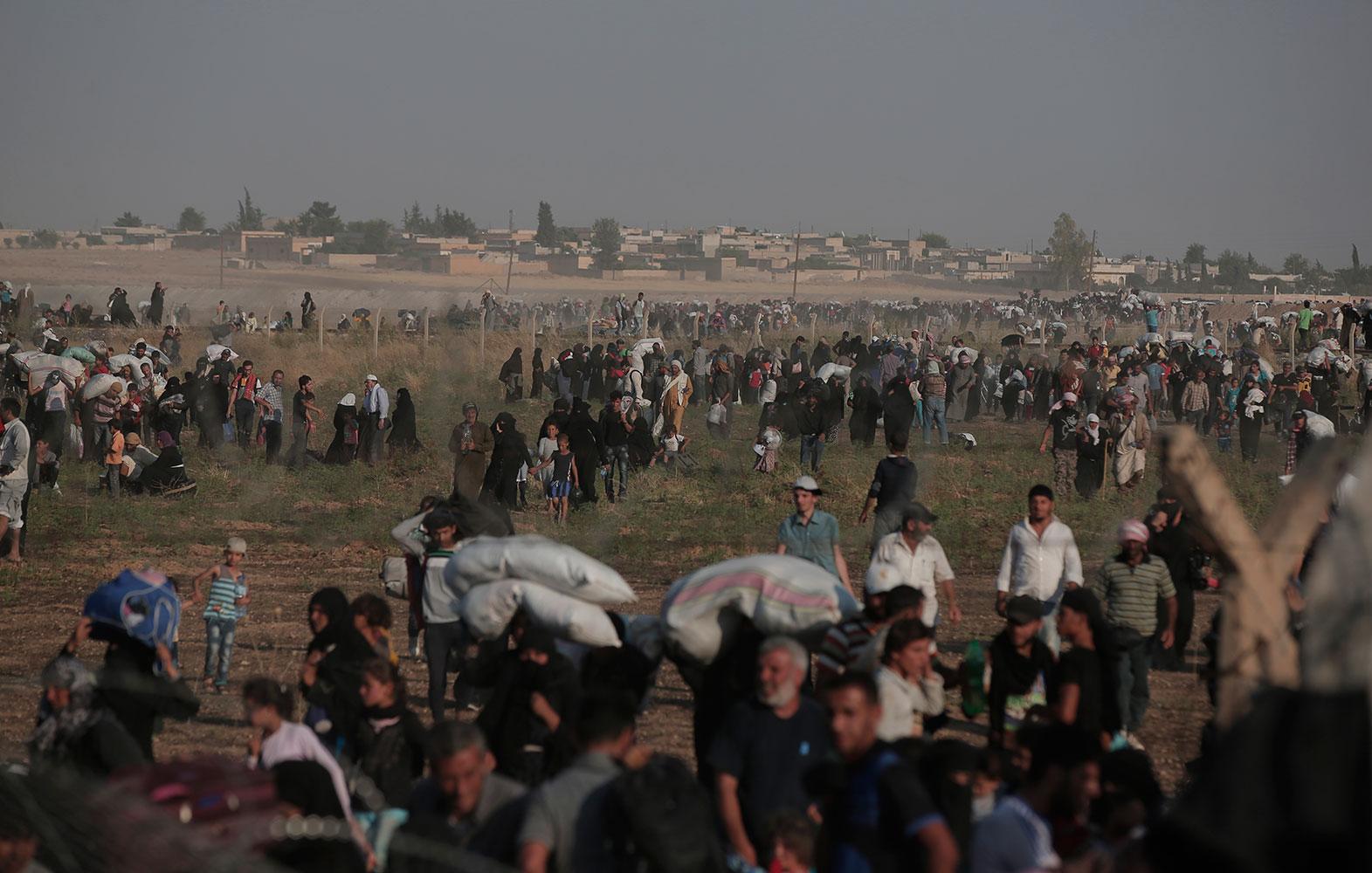 Syriska flyktingar vid Turkiets gräns sommaren 2015.