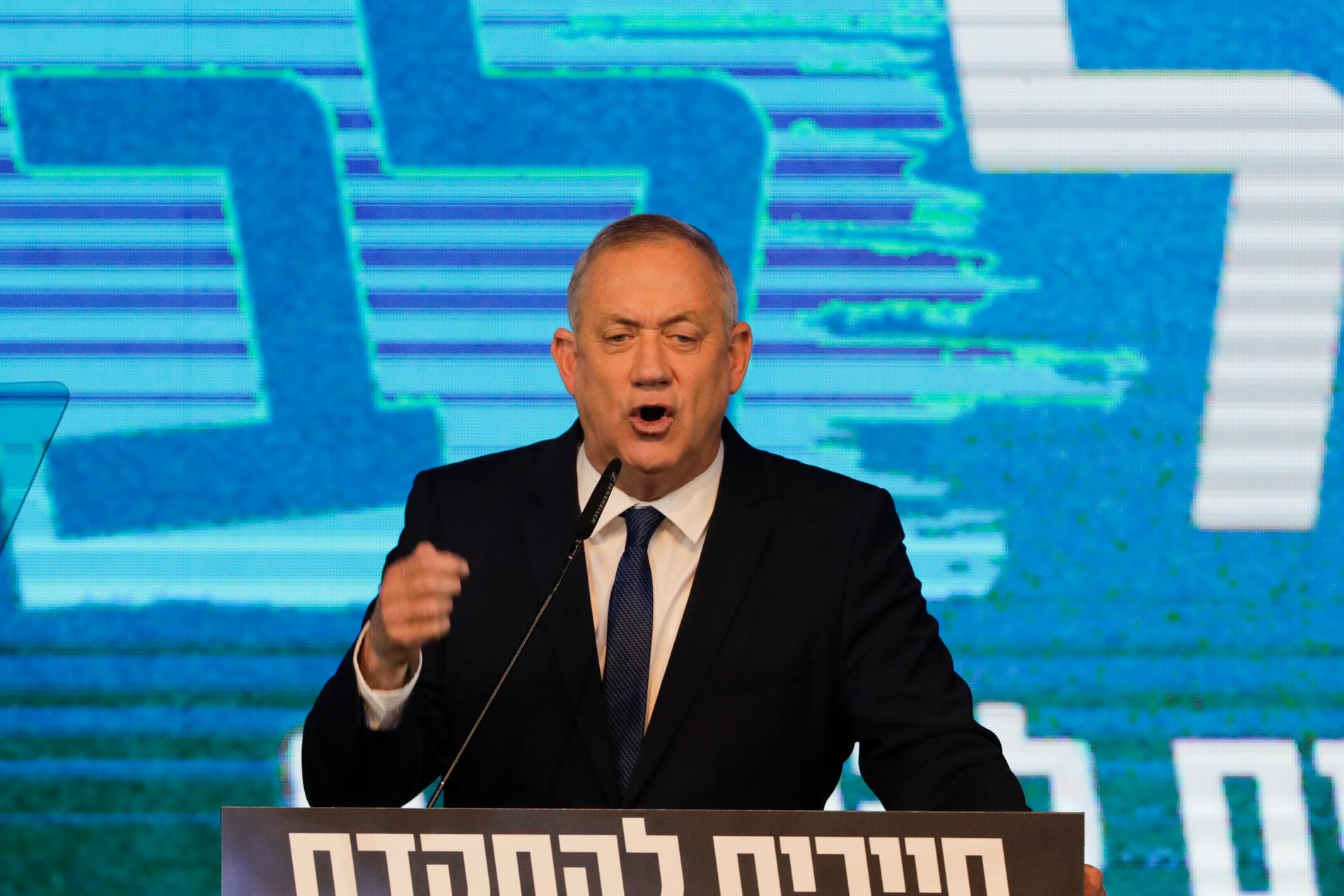 Oppositionsledaren Benny Gantz ska göra allt han kan för att Benjamin Netanyahu inte ska få sitta kvar. Gantz Blåvita alliansen behöver dock också samla stöd för att kunna bilda ett styre.