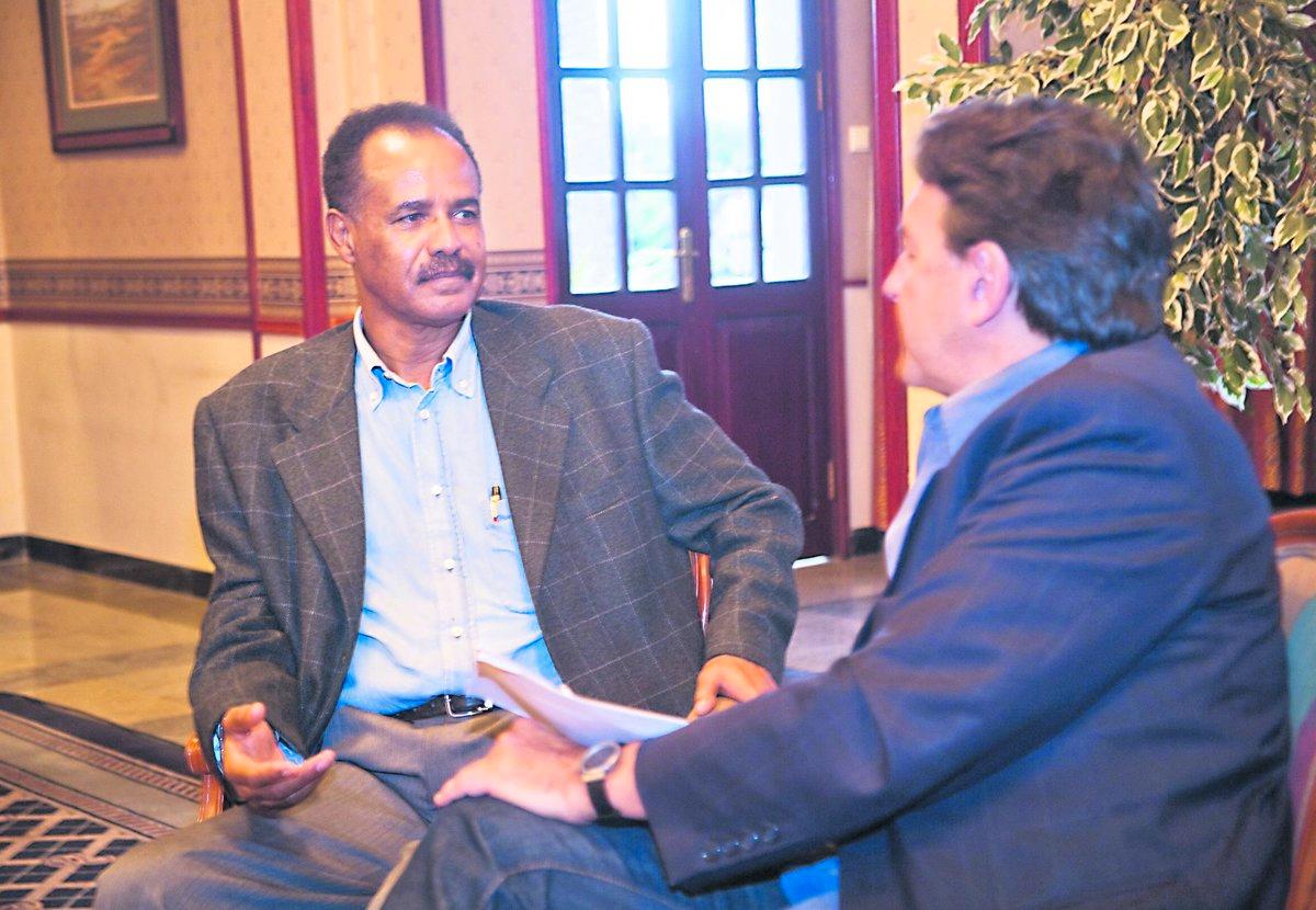 tre dagar sen Till sist, tre dagar efter avtalad tid, fick Aftonbladets utsände Donald Boström en intervju med Eritreas president Issayas Afwerki. Men något nytt om Dawit Isaak kom inte fram. Hans hälsotillstånd är bara gammal skåpmat och inget ämne för diskussion, lät presidenten meddela.