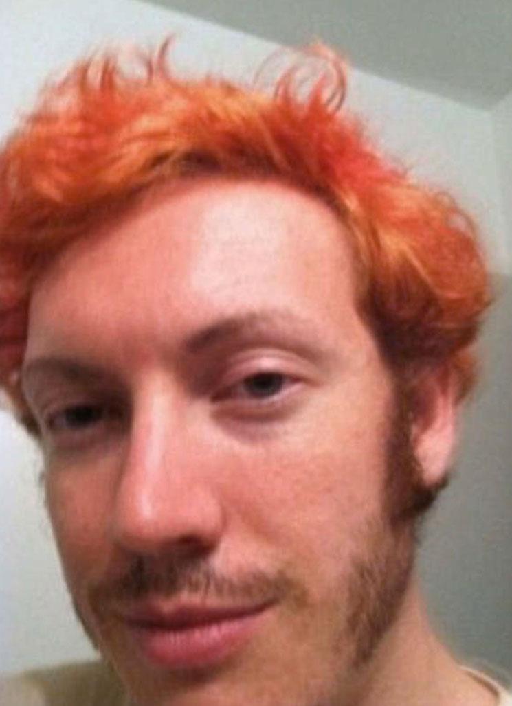 Den mistänkta gärningsmannen James Holmes färgade håret rött innan attacken.