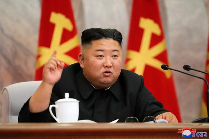 Kim Jong-un var osynlig under mer än en månad tidigare i år men plötsligt dök ledaren upp i officiella sammanhang igen.