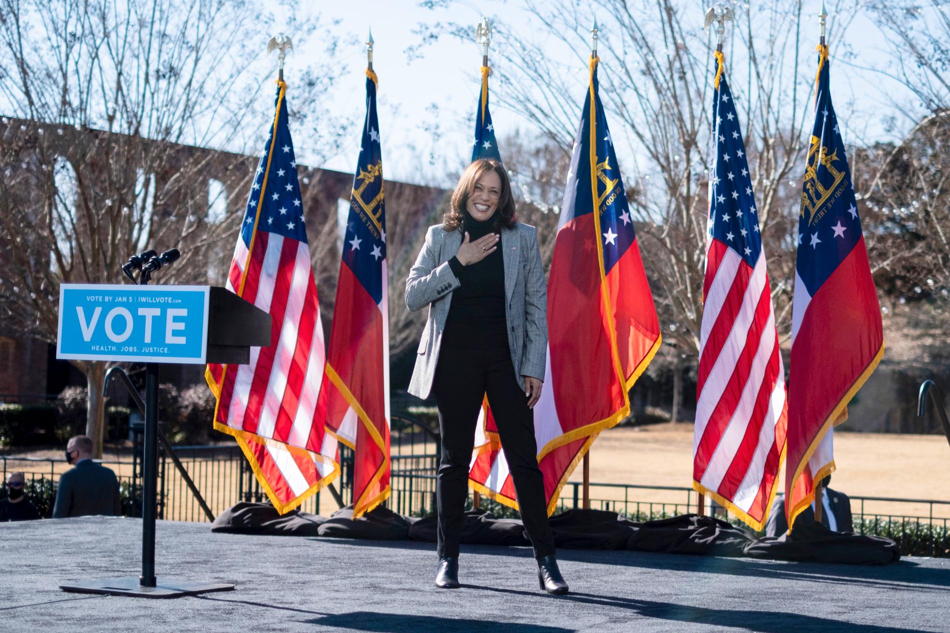USA:s blivande vicepresident Kamala Harris kampanjar för demokraterna Raphael Warnock och Jon Ossoff inför Georgias avgörande senatorsval.