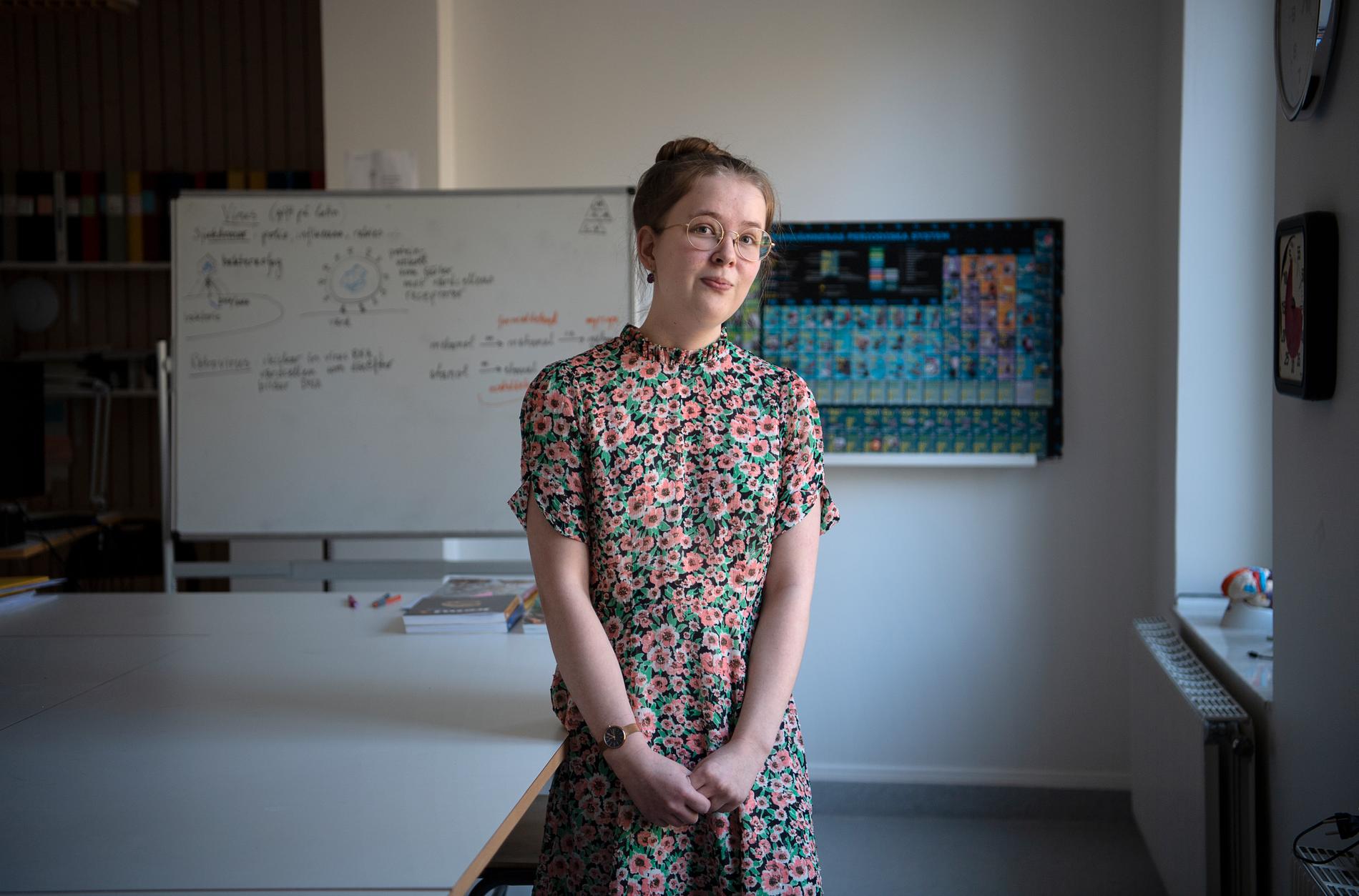 Hanna, 18, tvingades i högstadiet undervisa sig själv med hjälp av Google. 