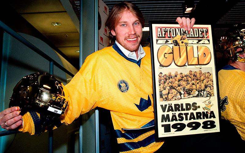 Peter Forsberg efter VM-guldet 1998.