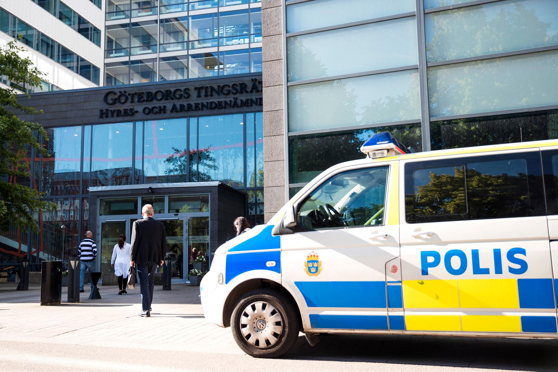 I dag inleddes rättegången efter sprängdåden vid Göteborgs tingsrätt