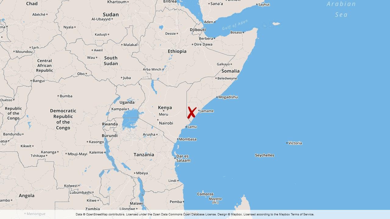 En bilbomb har exploderat invid ett hotell i den somaliska hamnstaden Kismayu.