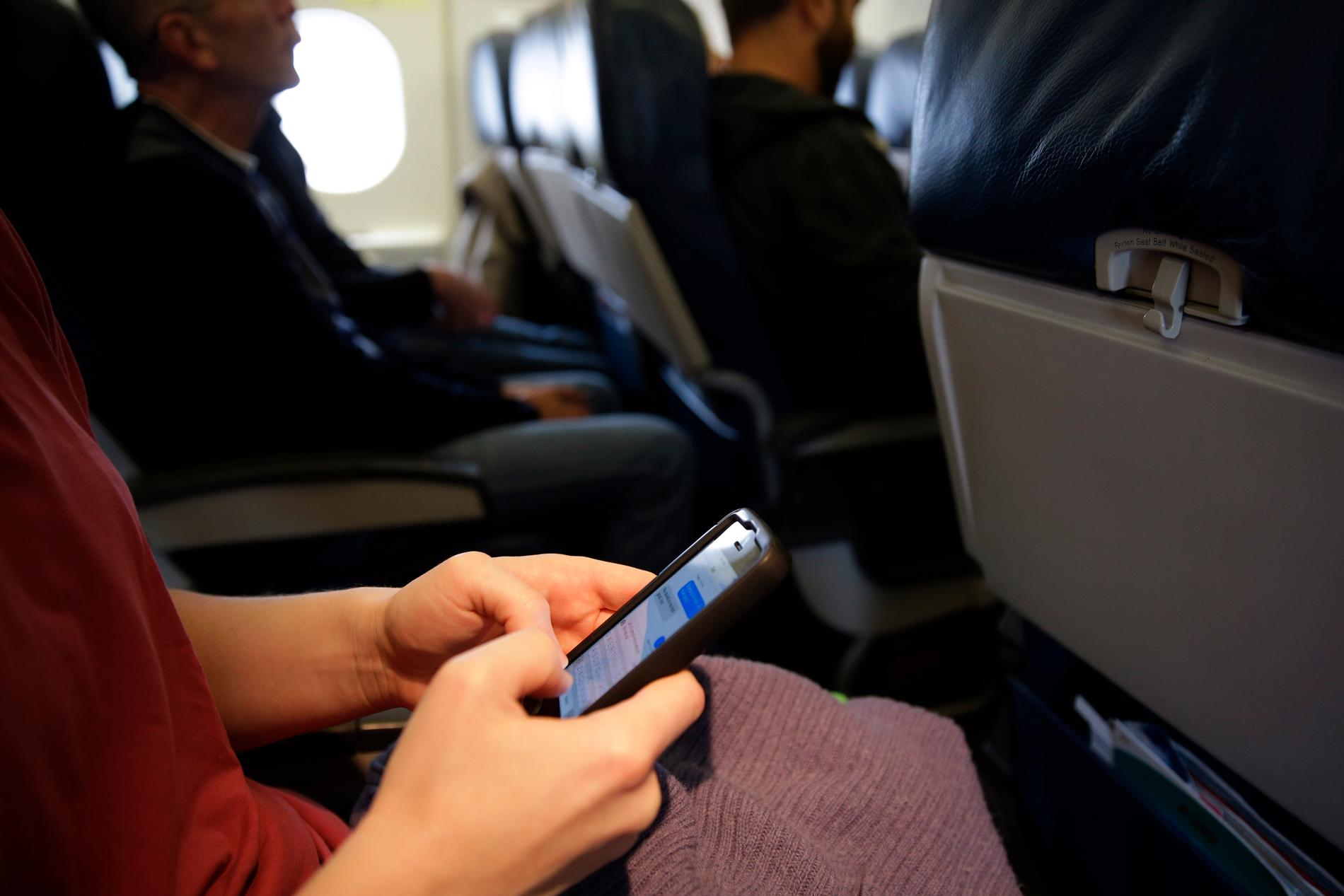 Inte större än så här – passagerare på flyg till USA från vissa länder i Mellanöstern och Nordafrika kan komma att tvingas checka in all elektronik större än en mobiltelefon. Arkivbild.