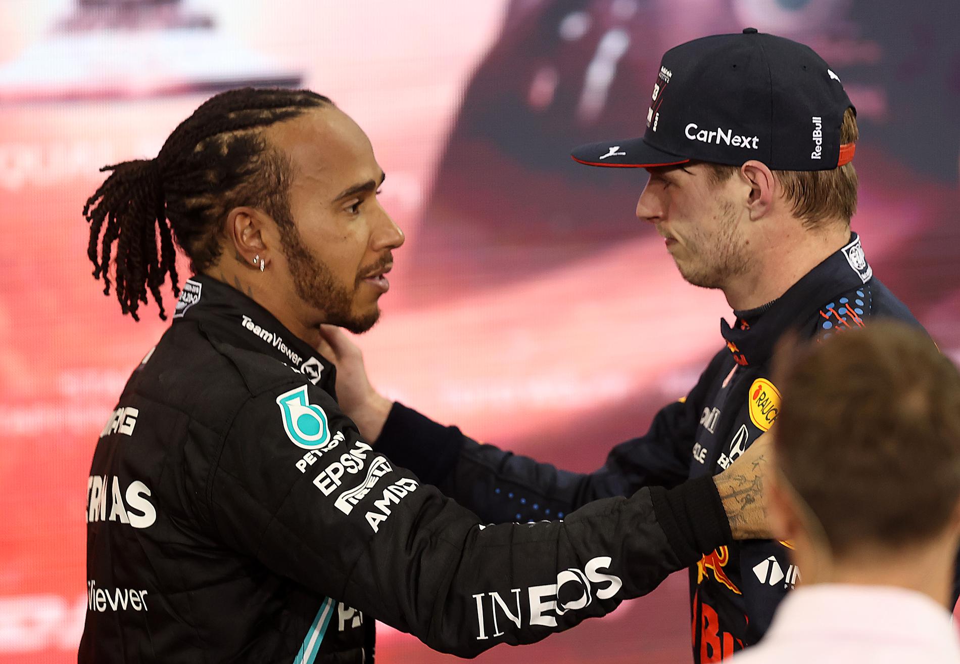 Lewis Hamilton och Max Verstappen efter loppet. 