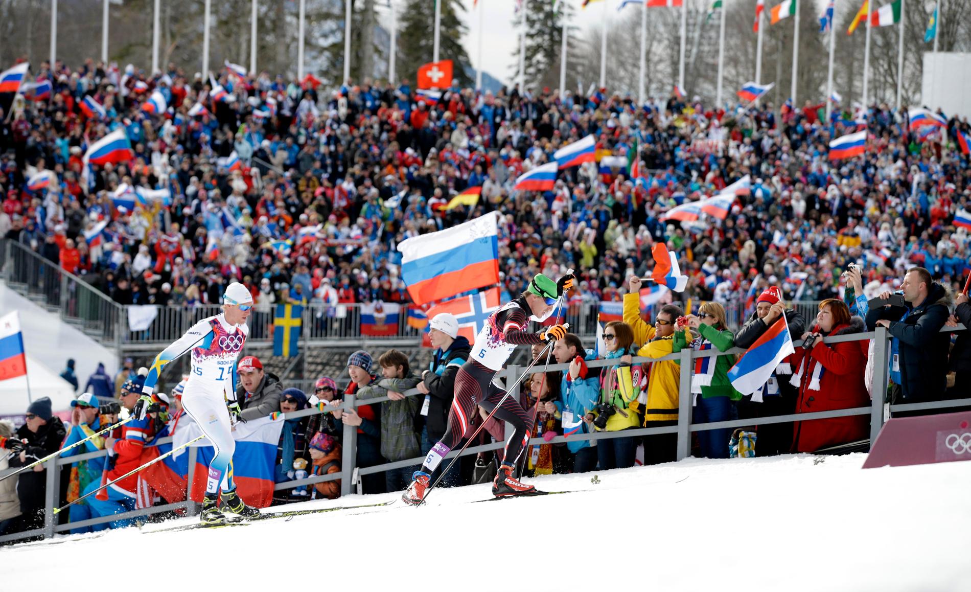 Johannes Dürr före svenske Daniel Richardsson i skiathlon i början av OS.