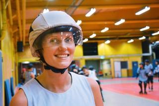 Hanna Pålsson trivs i sin Roller Derby-roll som poänggörare. ”Som jammer syns man ganska mycket när man kommer ut från klungan med spelare. Det är en häftig känsla”, säger hon.