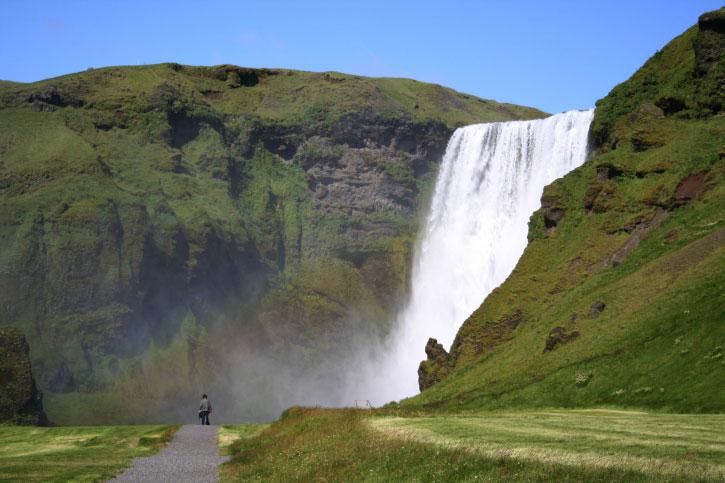 Island Här är ett av alla fantastiska naturfenomen på Island. Ett annat är förstås vulkanen Eyjafjallajökull som hade utbrott 2010. Ladda ner resguide till Island här
