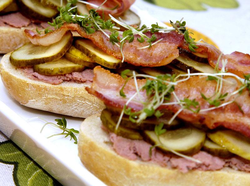 Brittiska forskare slår fast att bacon på en macka är bra mot baksmälla.
