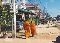 Buddhistmunkar är en vanlig syn i Siem Reap.
