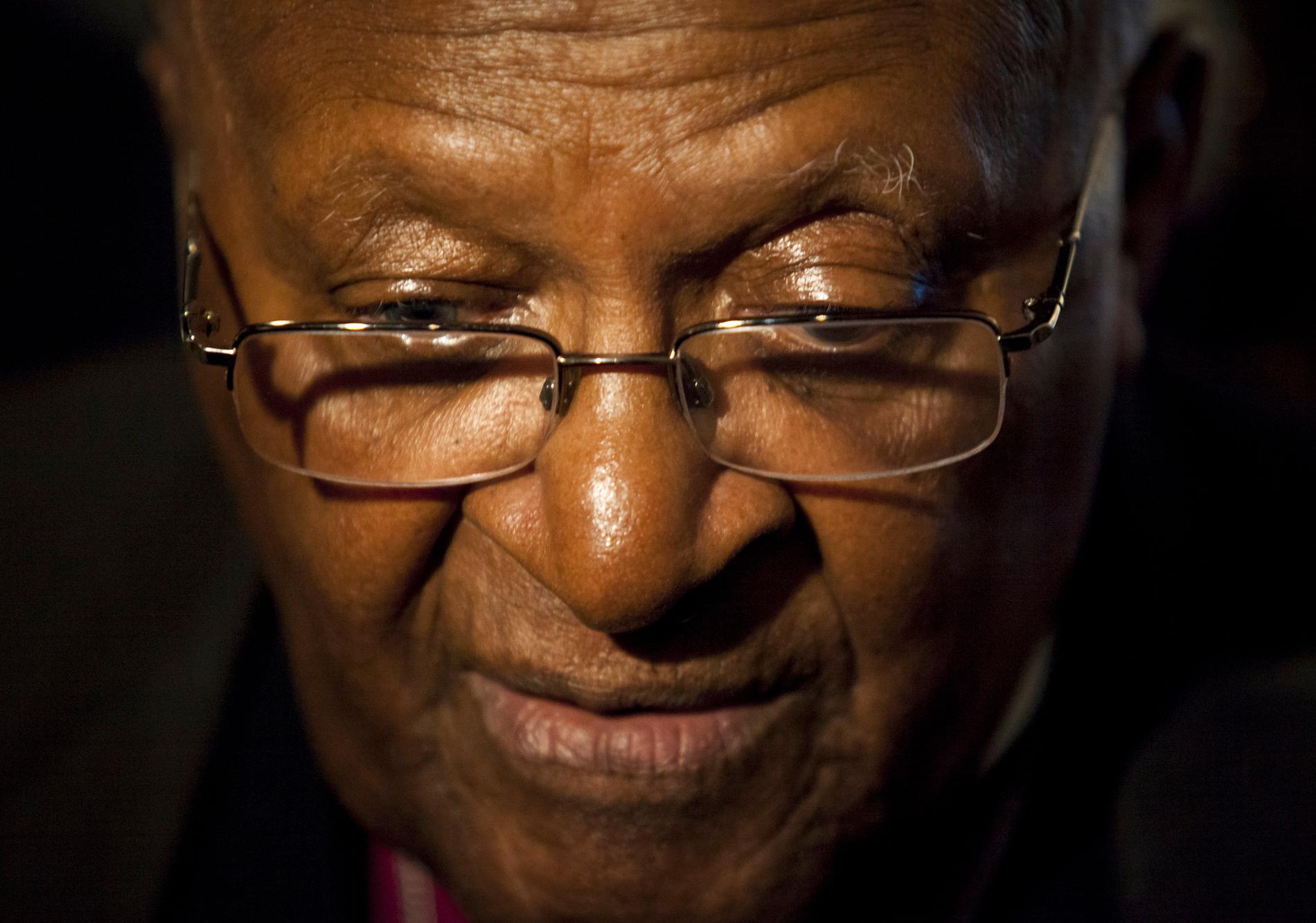 Desmond Tutu har valt att hoppa av Oxfam efter uppgifter om att hjälporganisationens medarbetare bland annat ska ha köpt sex av unga prostituerade efter jordskalvet 2010. Arkivbild.