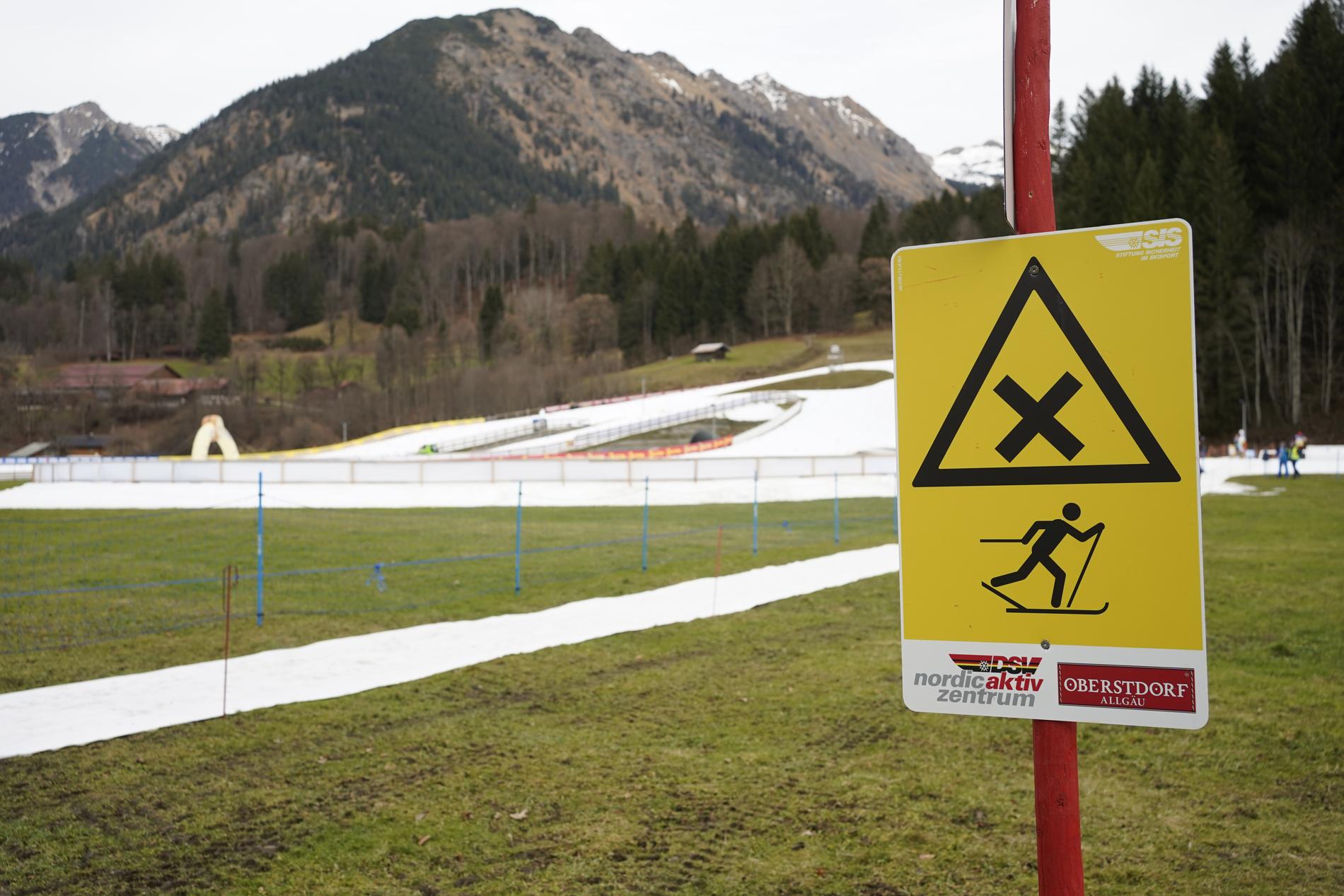 I schweiziska Val Müstair tvingades arrangörerna korta ner en slinga till följd av akut snöbrist. 