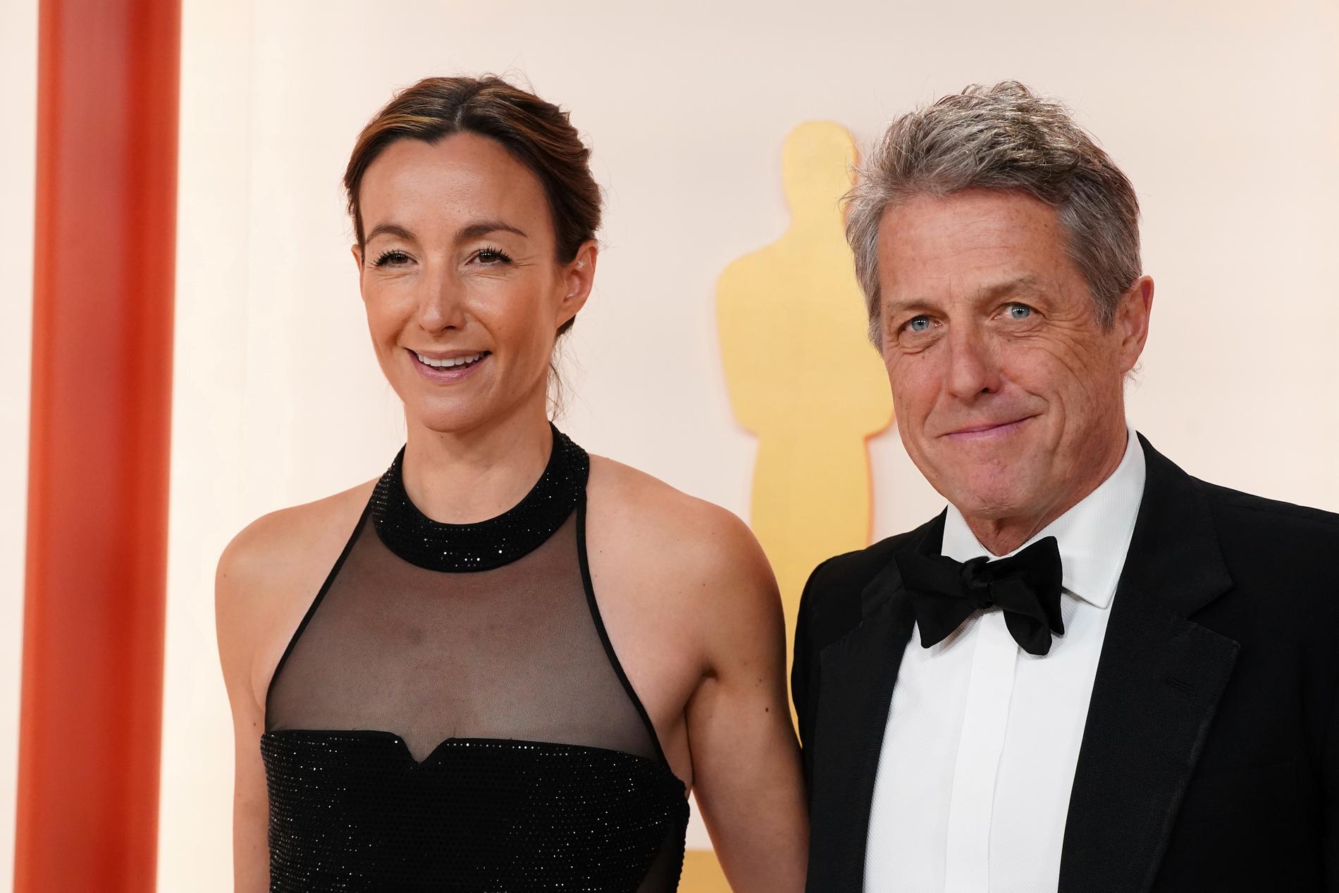 Hugh Grant, med sin svenska fru Anna Elisabet Eberstein, hade en helkväll på Oscarsgalan.