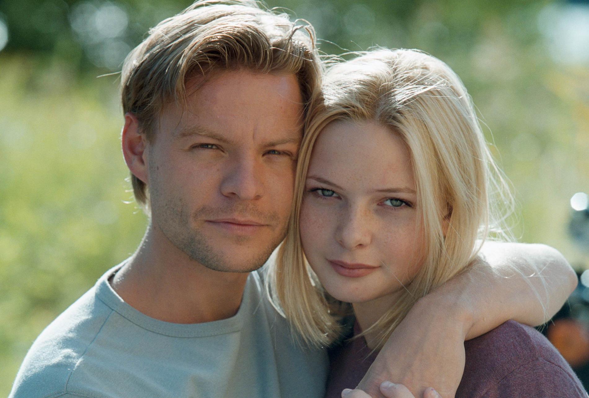 Kim Sulocki, 27, och Rebbecca Ferguson, 15, spelade Anna och Hugo, i TV 4:s dramaserie ”Nya tider”1999.