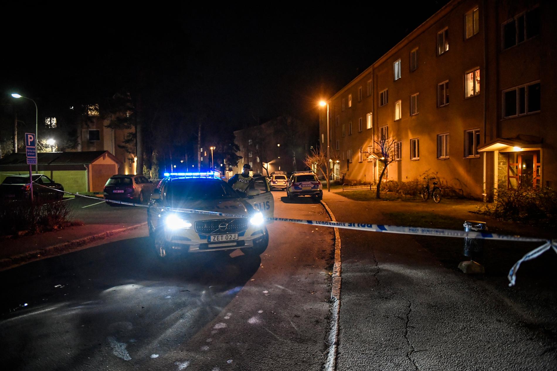 Området i stadsdelen Fröslunda i Eskilstuna var avspärrat under lördagskvällen efter larmet om skottlossning som kom in vid 17-tiden.