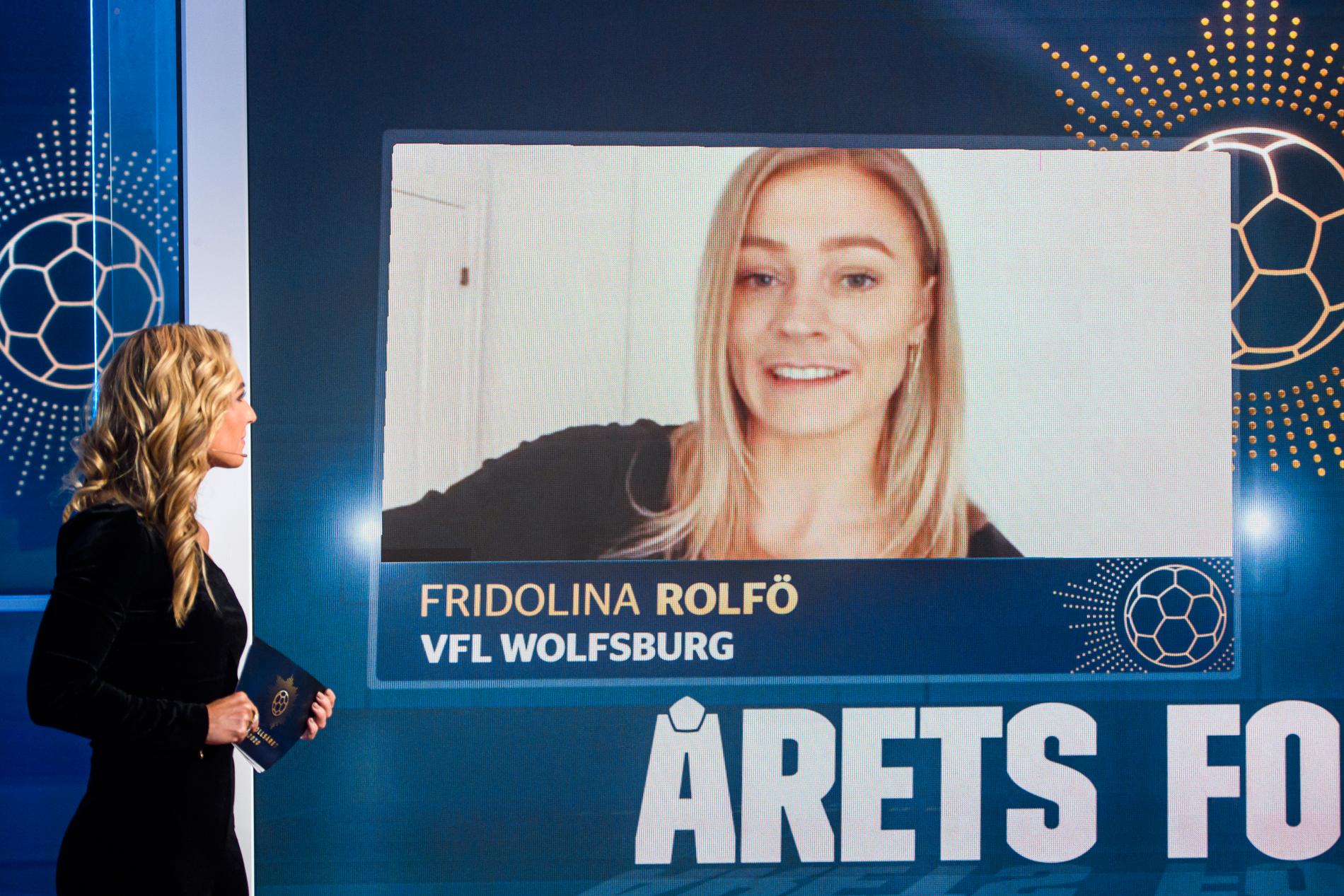 Fridolina Rolfö utsågs till årets forward på den coronaanpassade fotbollsgalan. Intervjun fick göras på videolänk.
