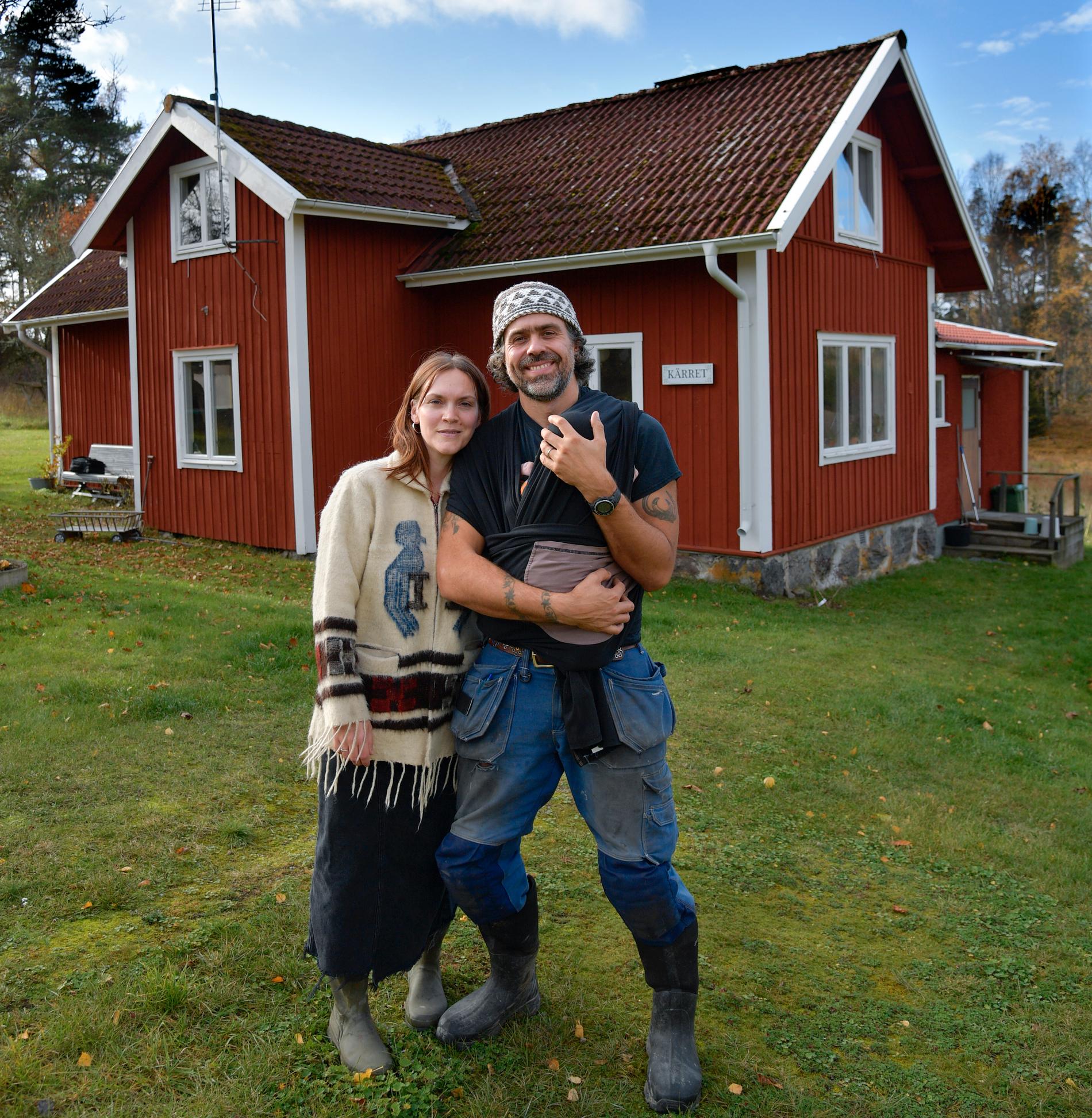 Brita Zackari och Kalle Zackari Wahlström på sin gård.