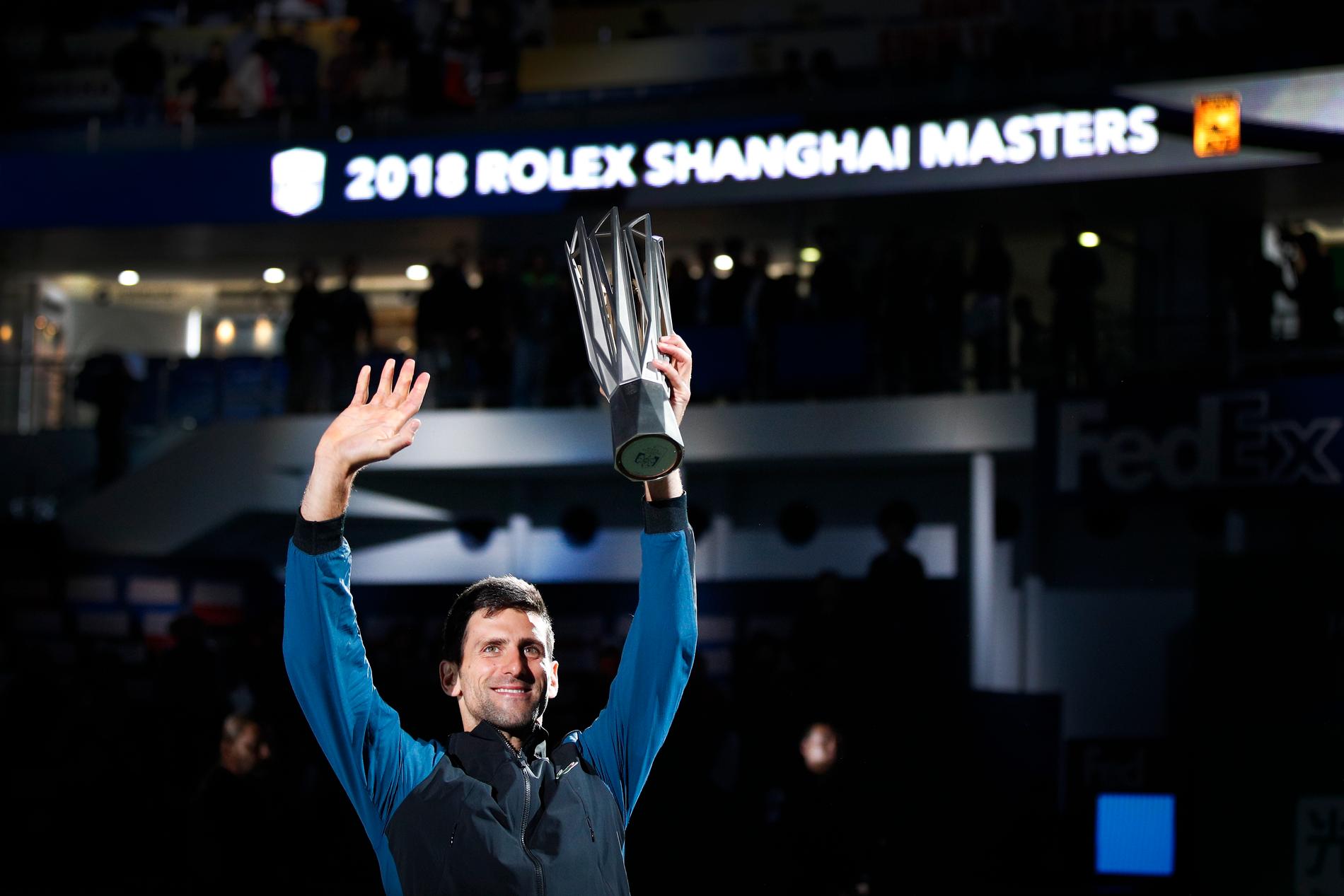 Novak Djokovic fick med sig en trofé hem från Shanghai.