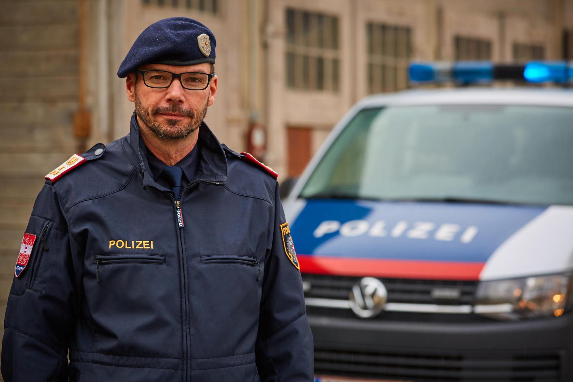 Stefan Eder, chefsinspektör på polisen i Tyrolen, tänker på de som drabbats. 