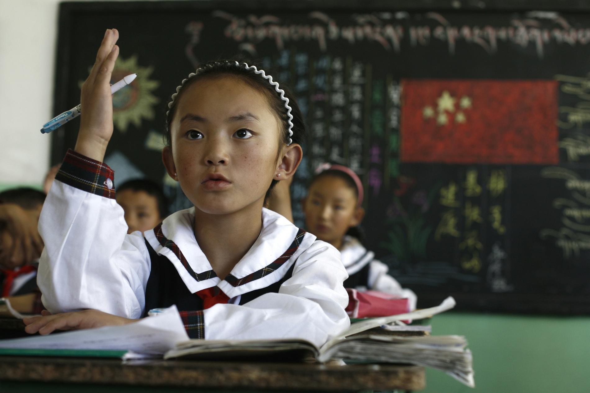 Mandarin ska användas i alla skolor i Kina. Arkivbild