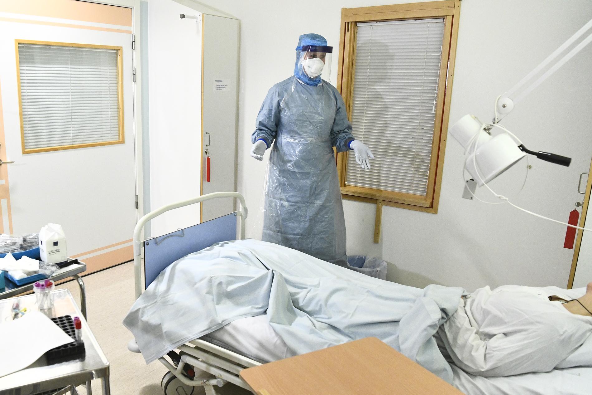 Högisoleringsrum på infektionskliniken på Karolinska universitetssjukhuset med anledning av Sveriges beredskap inför coronavirusets spridning.