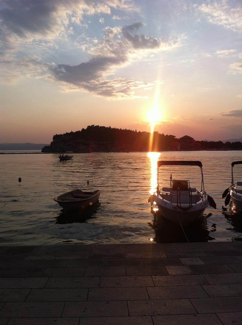 Min sommar ser ut såhär. Solnedgång i Kroatien.
