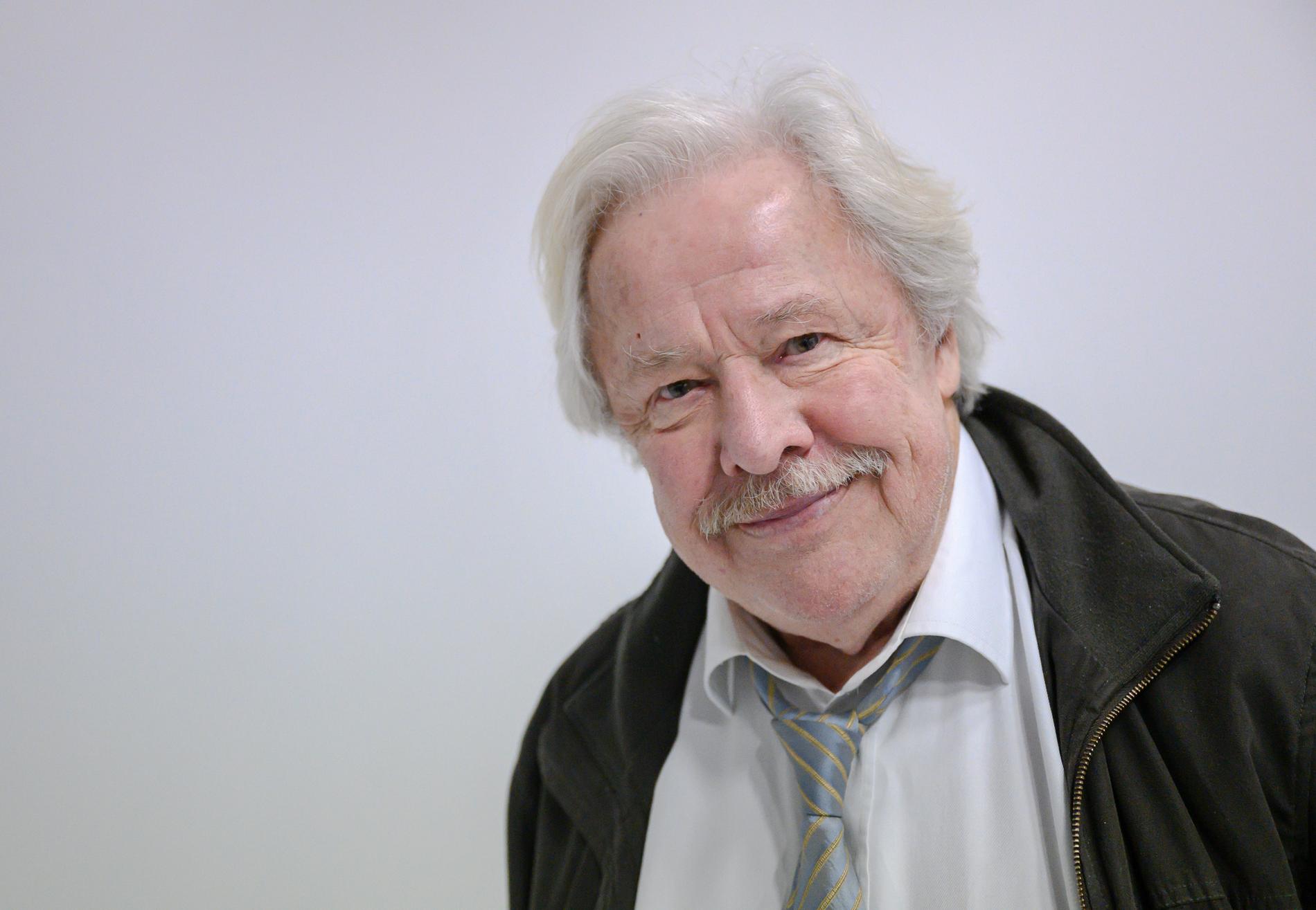 Sven Wollter under inspelningen av "Dag för dag" på hösten 2019. Ett år senare avled den folkkäre skådespelaren. Nu får filmen, där han bland annat spelar mot vännen Tomas von Brömssen, premiär.