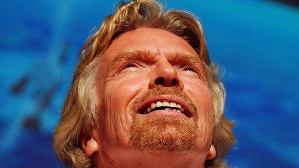 Richard Branson ligger steget före i kampen om rymdturisterna – än så länge.
