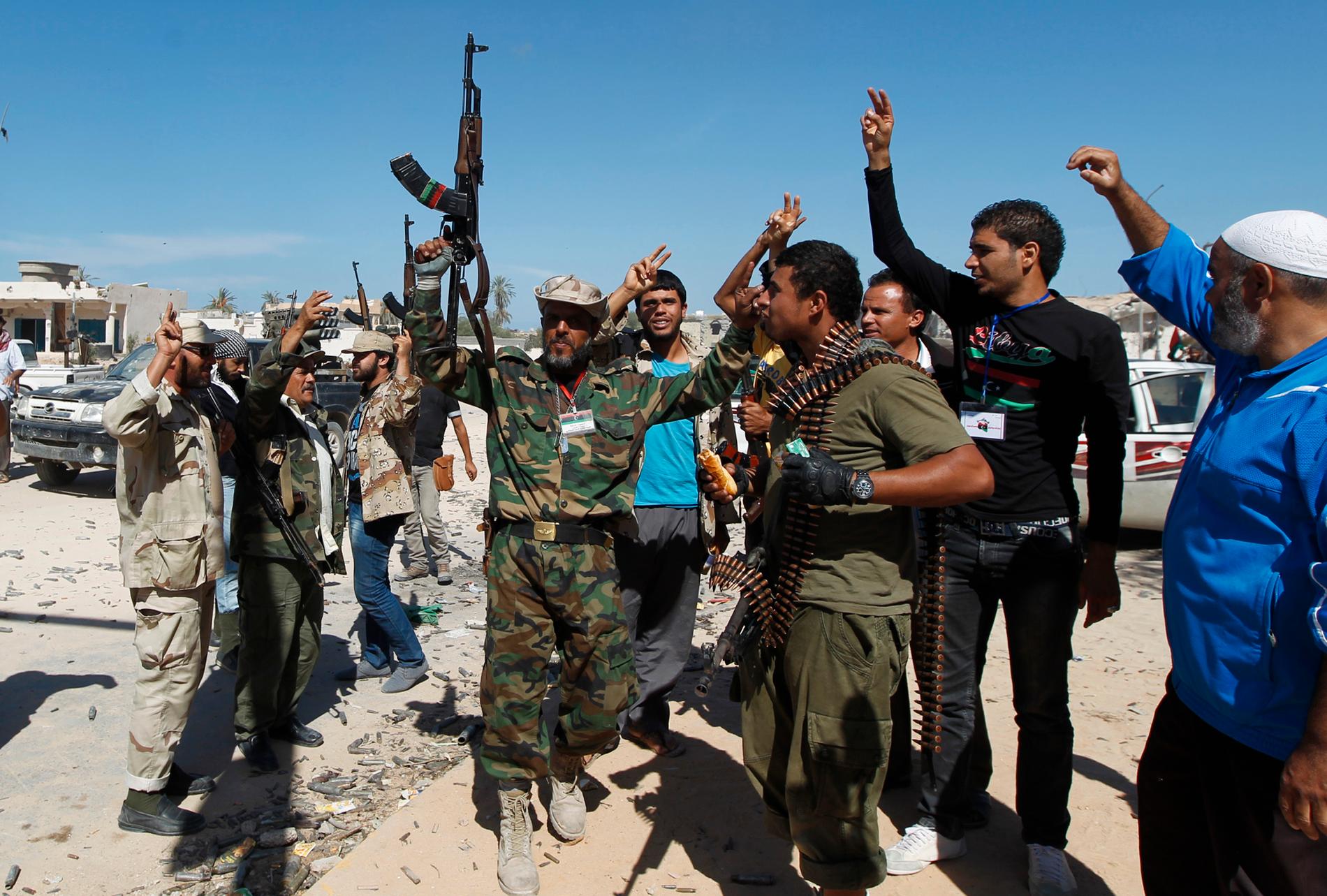 Styrkorna firade fallet av Sirte och gripandet av Gaddafi under torsdagen.