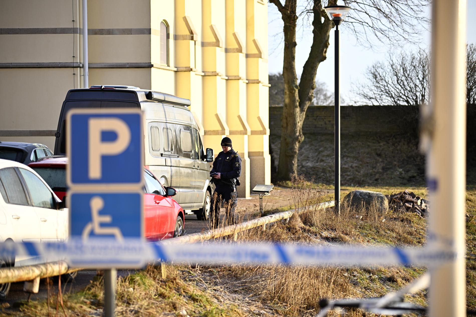 En man i 20-årsåldern blev i natt ihjälskjuten i centrala Kalmar.