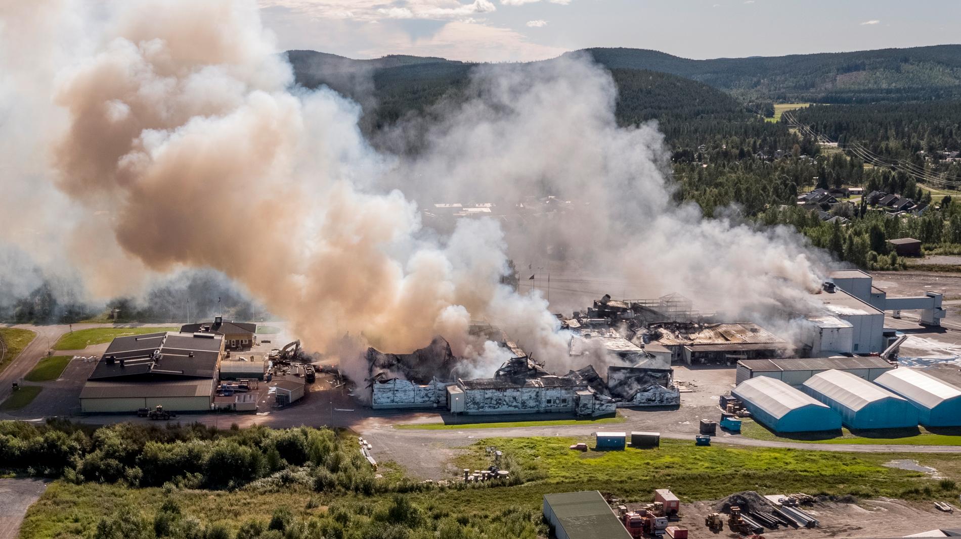 Polarbröds fabrik i Älvsbyn totalförstördes i branden.