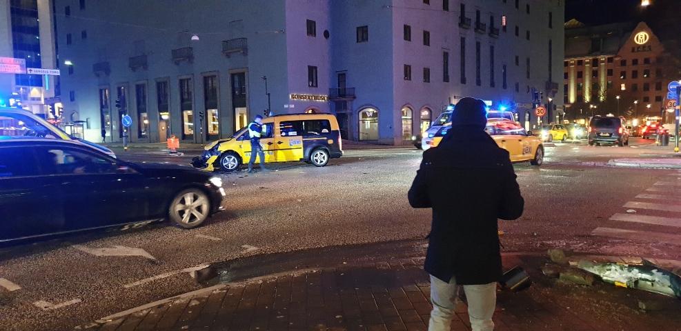 Här i korsningen utanför Konserthuset i Stockholm inträffade olyckan.