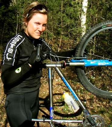 Åker för att ha kul. När Helena Eriksson deltar i ett cykellopp brukar det vara för att vinna. I Tjejtrampet passar hon på att ha kul.