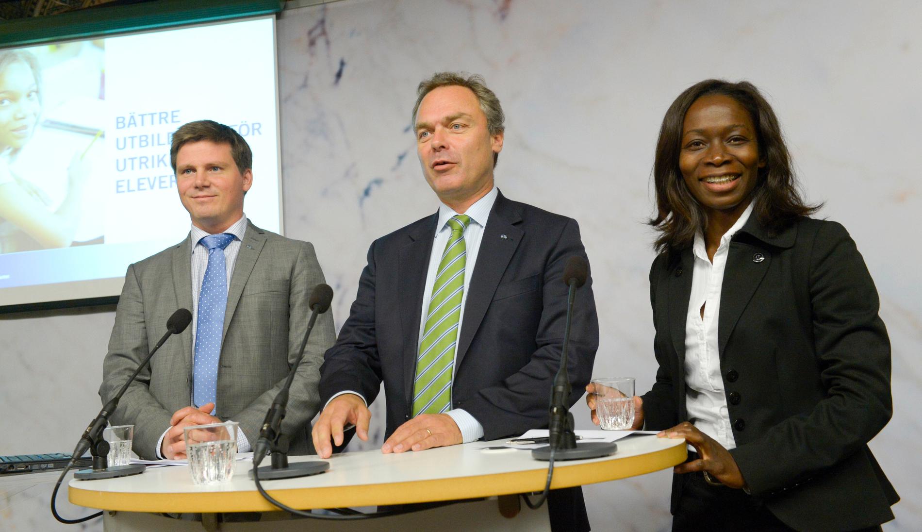 Erik Ullenhag, Jan Björklund och Nyamko Sabuni. Bilden är från september 2012, då alla tre var statsråd och Liberalerna fortfarande hette Folkpartiet.