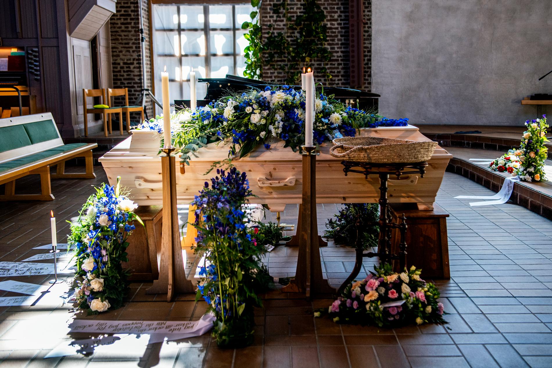 Ing-Marie Wiselgrens begravning i Uppsala missionskyrka.