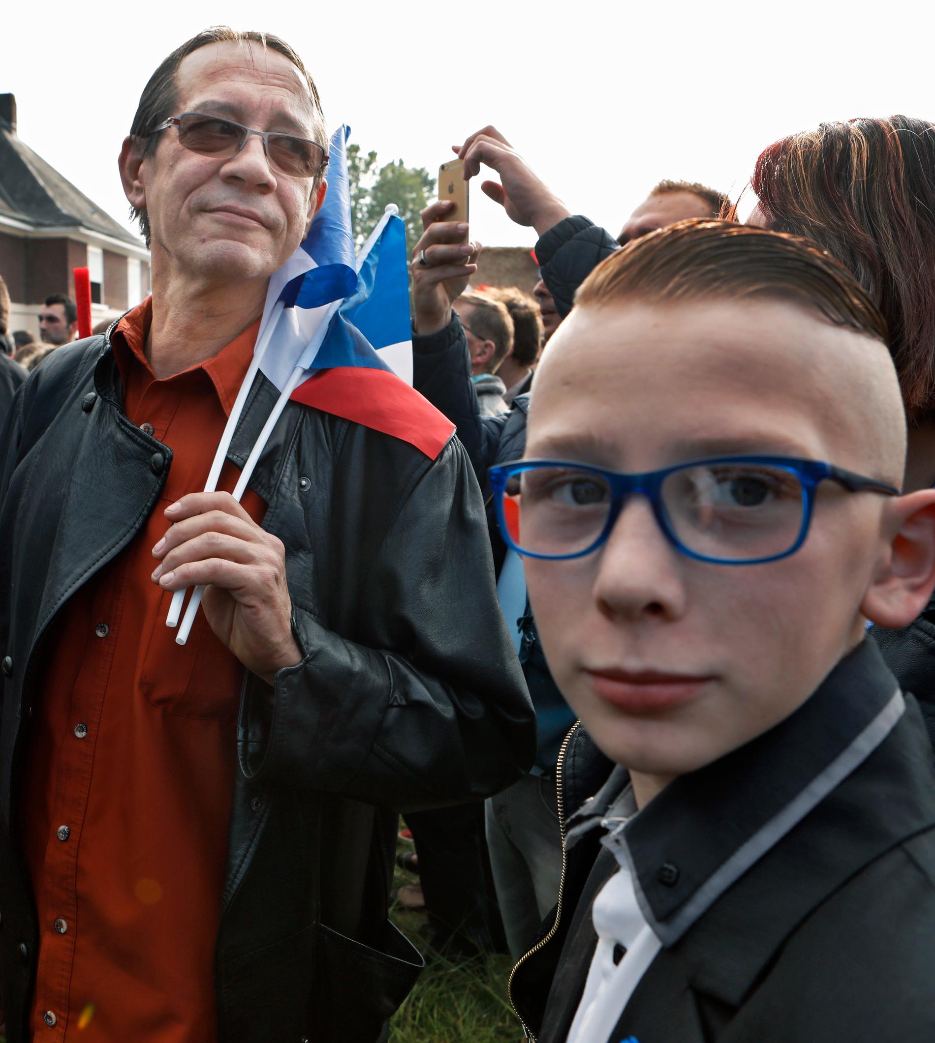 Jean-Paul Canjo och hans son Pierre på Marine Le Pen valmöte