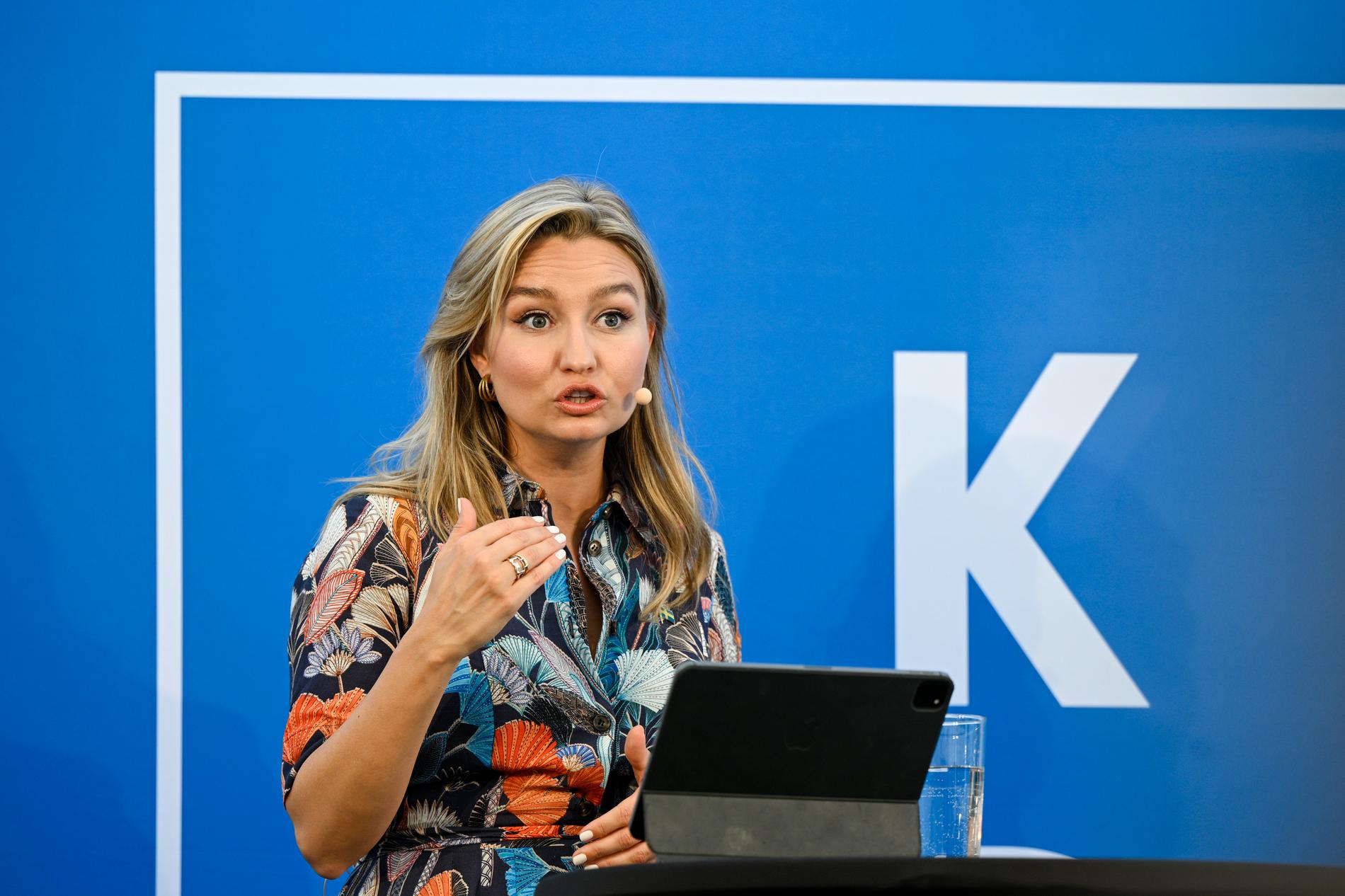 Kristdemokraternas Ebba Busch (KD) på en pressträff under politikerveckan i Almedalen.