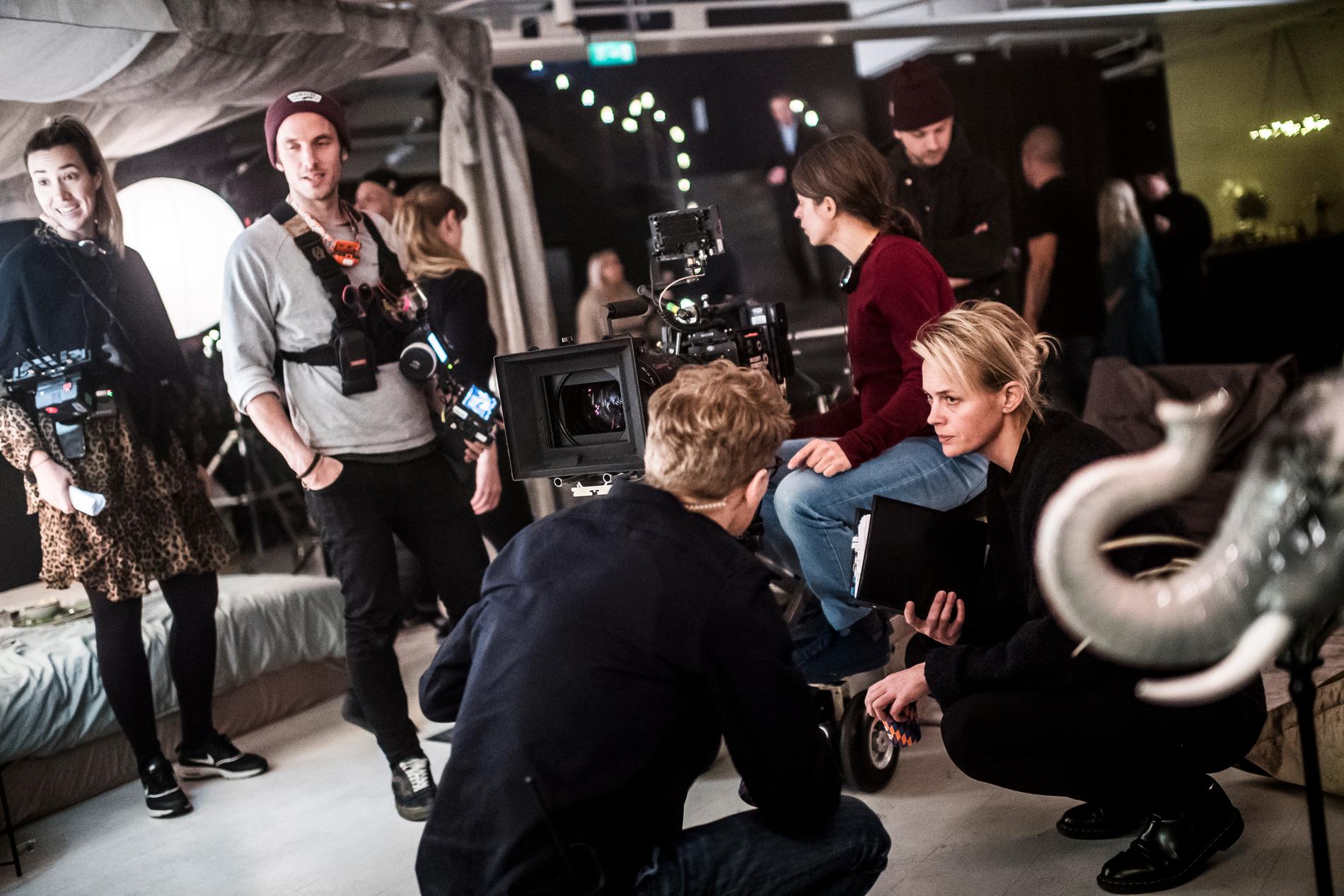 Josephine Bornebusch samtalar med fotografen Ragna Jorming och first assistant director Niklas Sjöström. 