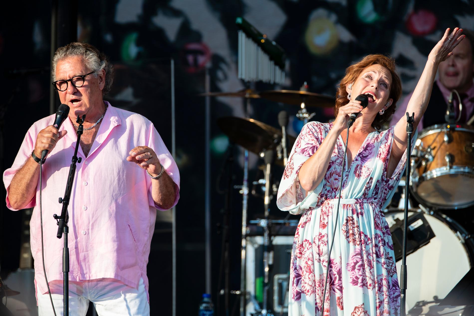  Tommy Körberg och Helen Sjöholm på scen tillsammans 2019.