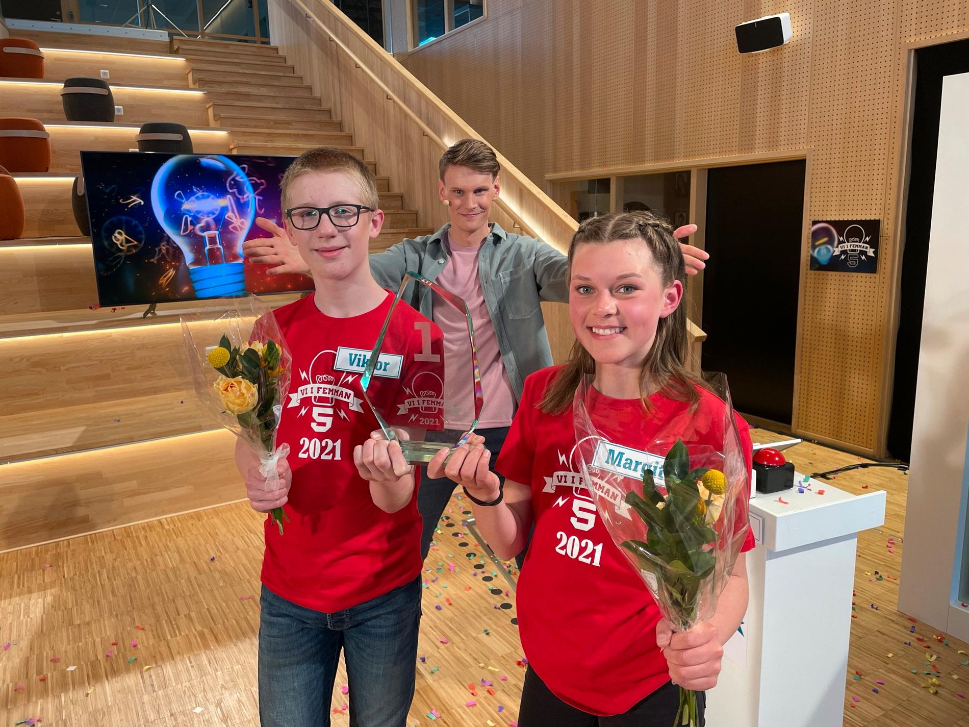 Viktor Berg och Margit Klintenberg från Lillåns skola klass 5A i Örebro blev vinnare av Vi i femman 2021. Programledare var Kristoffer Fransson