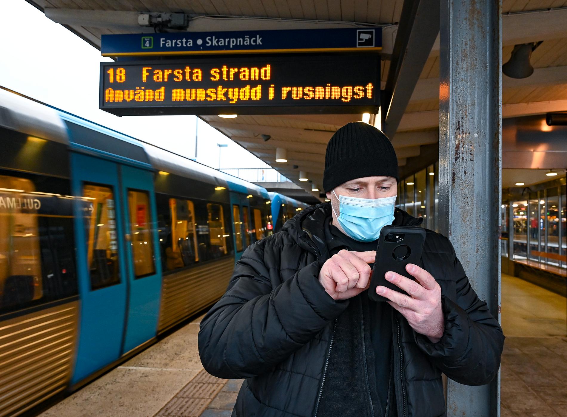 I dag börjar rekommendationer om munskydd under rusningstid i kollektivtrafiken gälla.