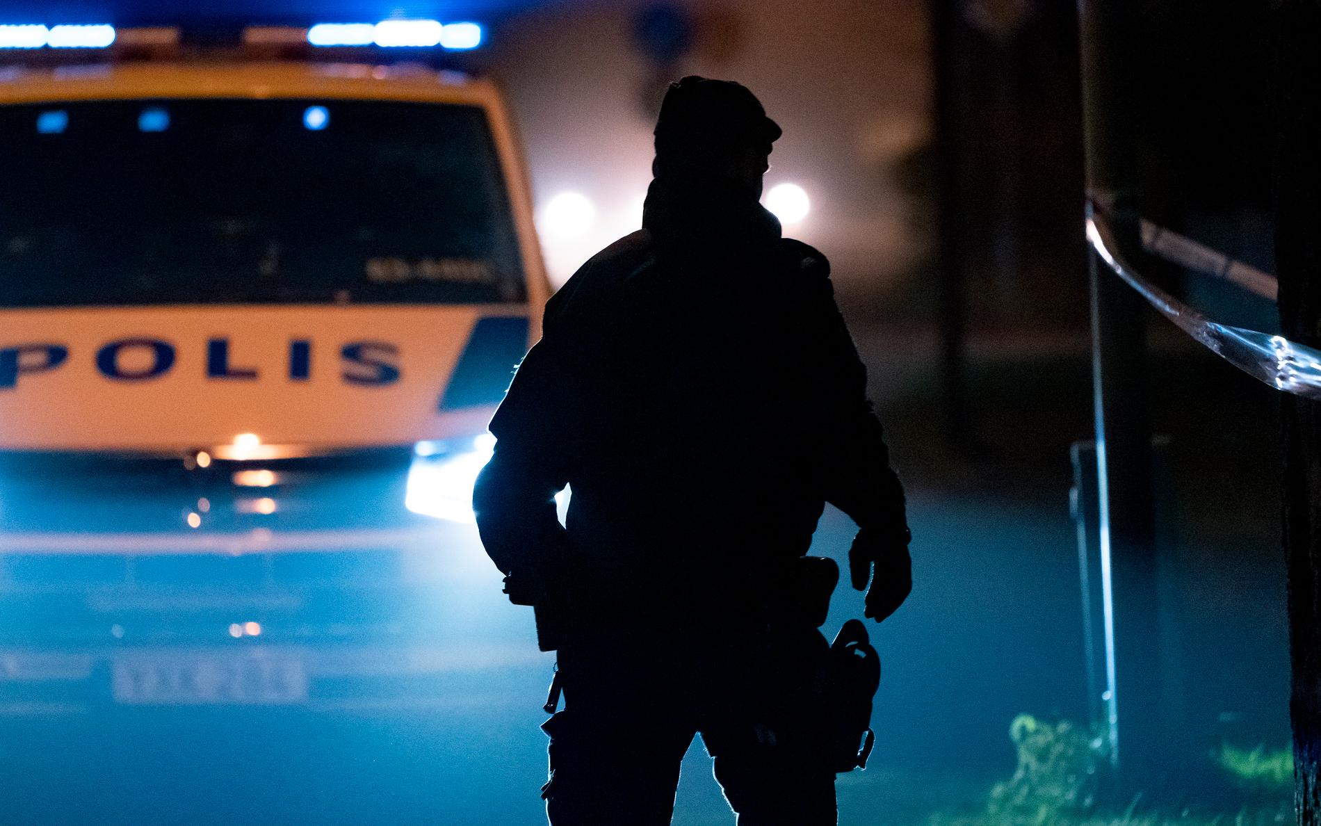 Polisen utreder ett misstänkt mordförsök sedan en man knivskurits och skadats allvarligt i Uppsala under natten.
