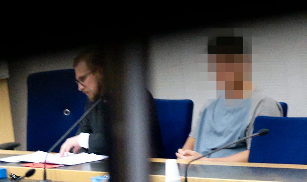 Fyra män i 18-årsåldern har häktats vid Göteborgs tingsrätt misstänkta för att ha kidnappat och misshandlat en 14-åring.