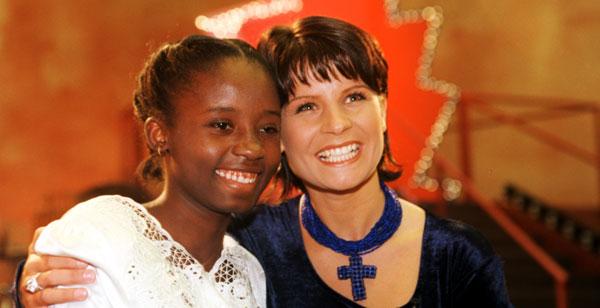 Celucienne Celius och Carola 1995. Carolas fadderbarn saknas efter skalvet i Haiti.
